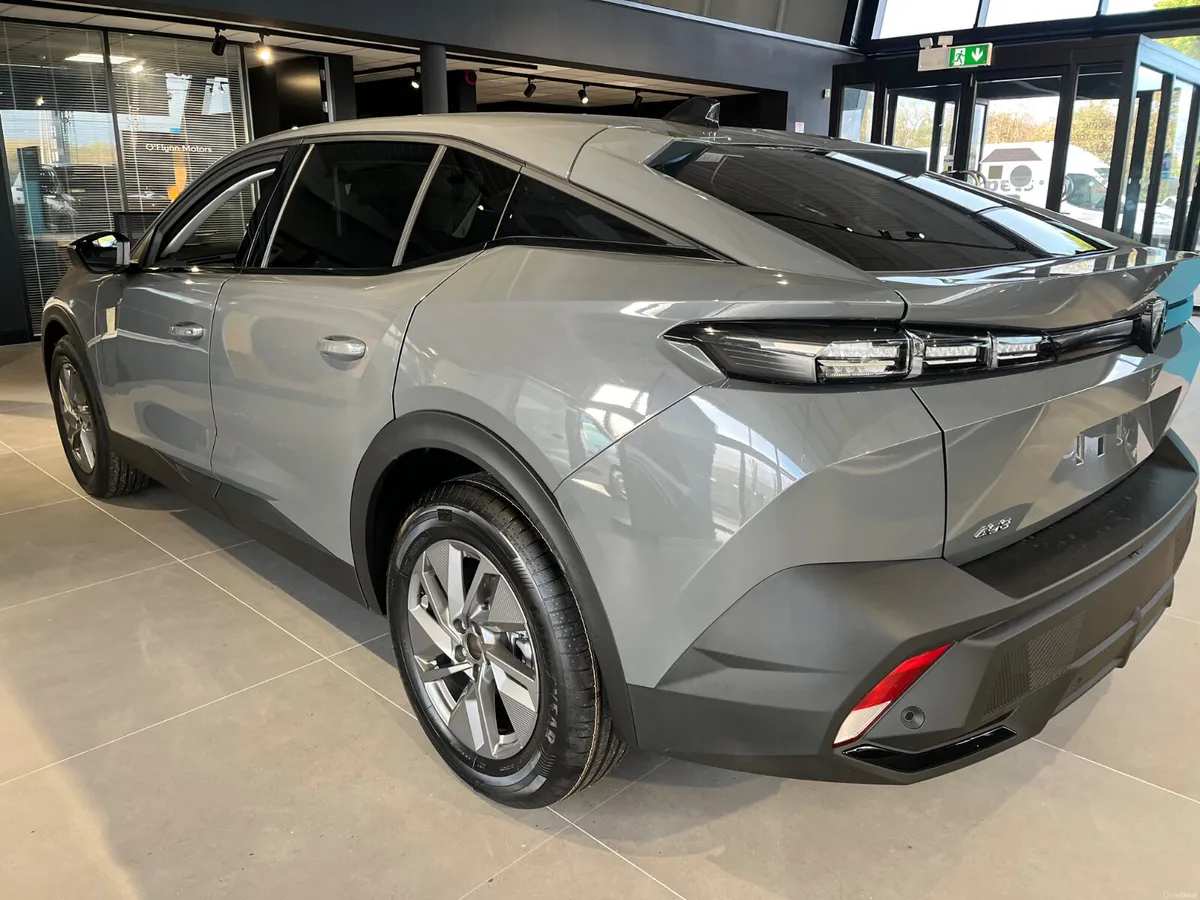 Peugeot 408 Allure Hybrid - Image 4