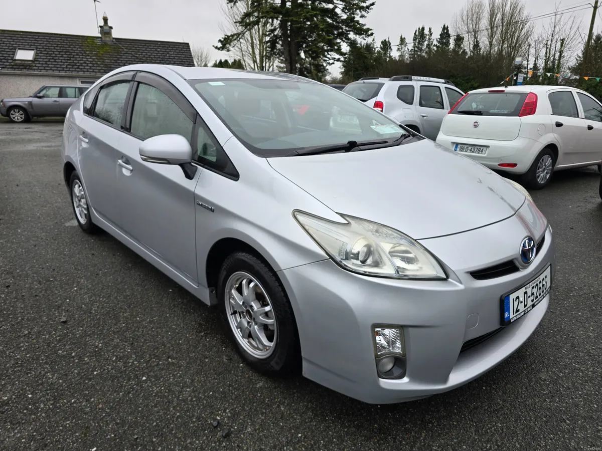 12 Toyota Prius Hybrid Low Mileage - Image 3