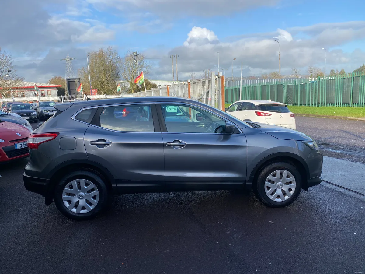 Nissan Qashqai 2015 ONE OWNER CAR - Image 3