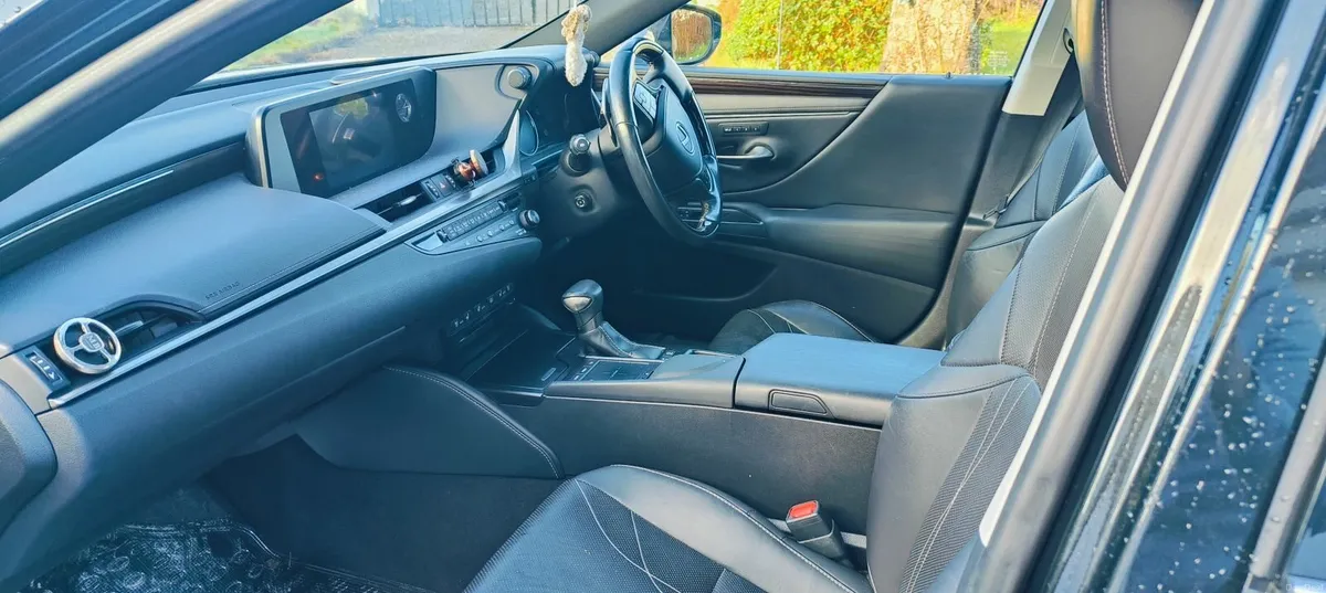 Lexus ES300h PREMIUM - Image 4
