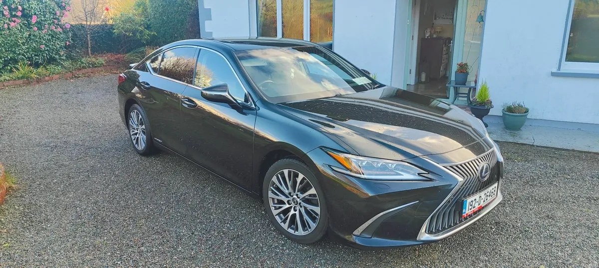 Lexus ES300h PREMIUM - Image 2
