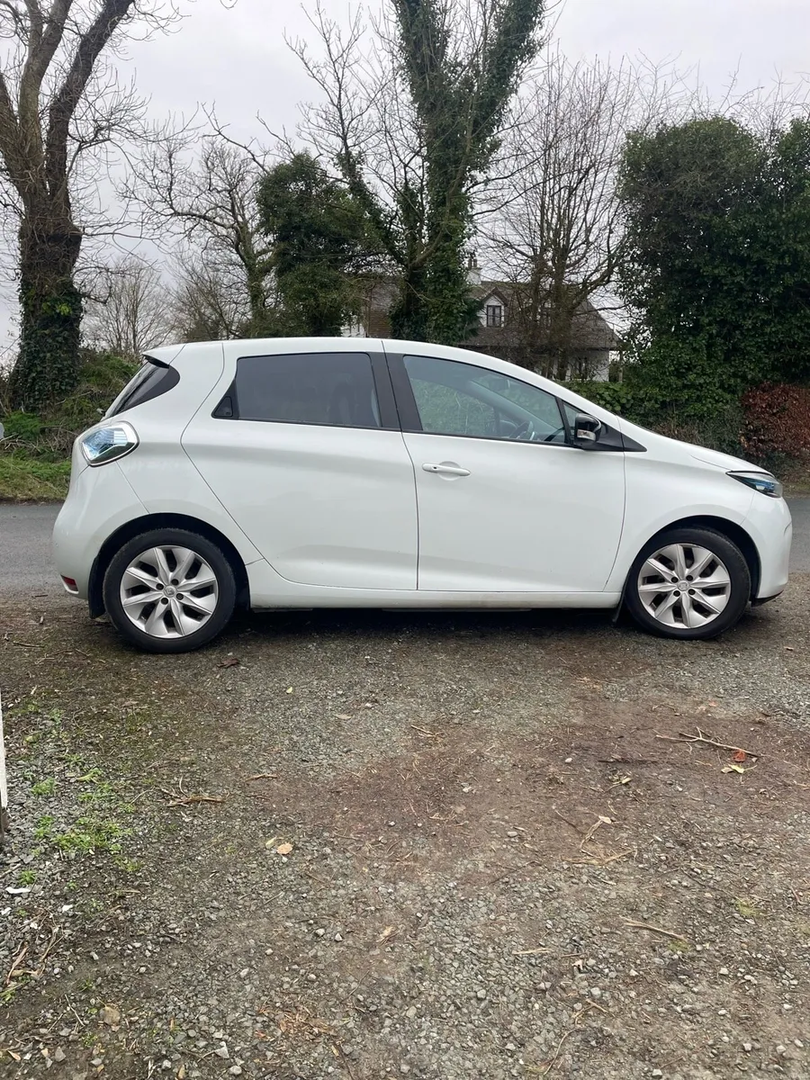 AUTOMATIC & NEW NCT ✅ Renault Zoe 2015 - Image 2