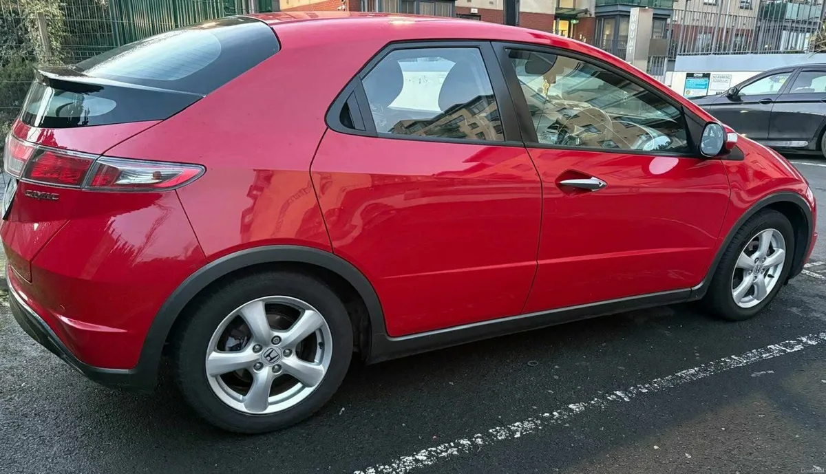 Honda Civic 2011 Automatic 1,4VTEC - Image 2