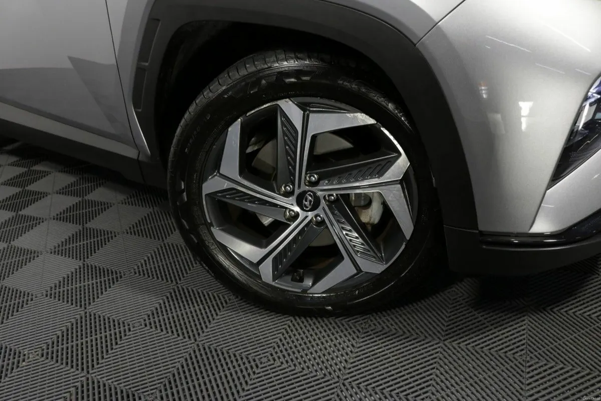 Hyundai Tucson PHEV EXECUTIVE PLUS 4WD 1.6L PETROL - Image 4