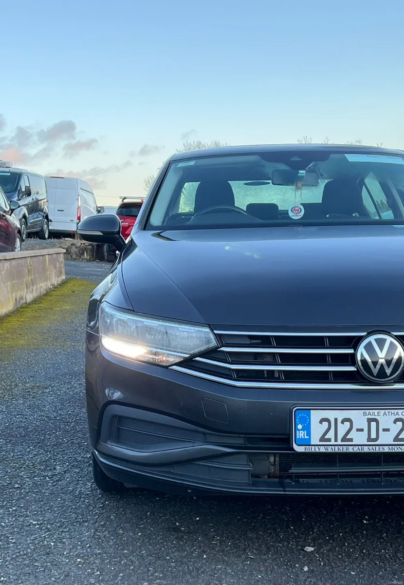 Volkswagen Passat 2021 - Image 4