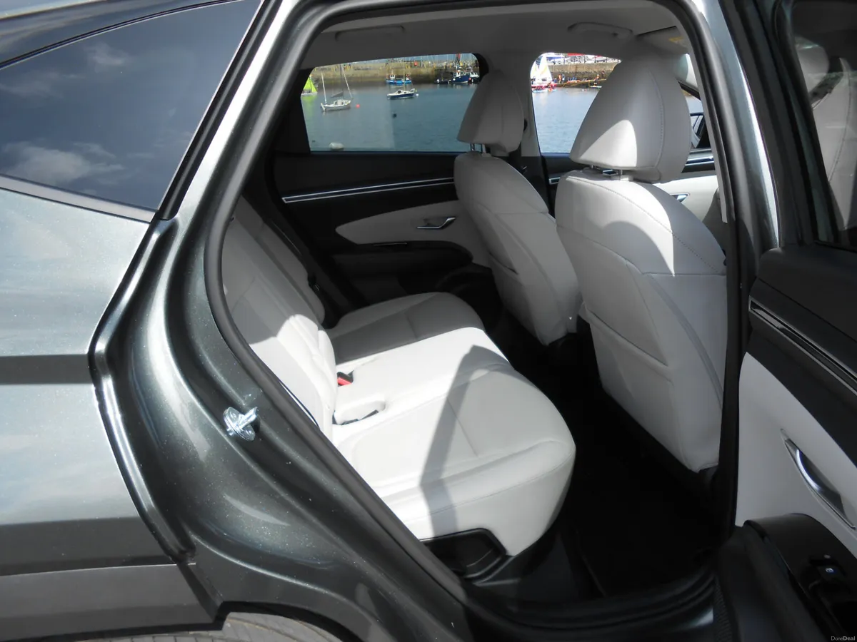 Hyundai Tucson Executive PHEV 4x4 2023 - Image 3