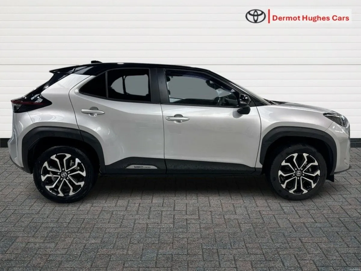 Toyota Yaris Cross LUNA SPORT HYBRID AUTO - Image 3