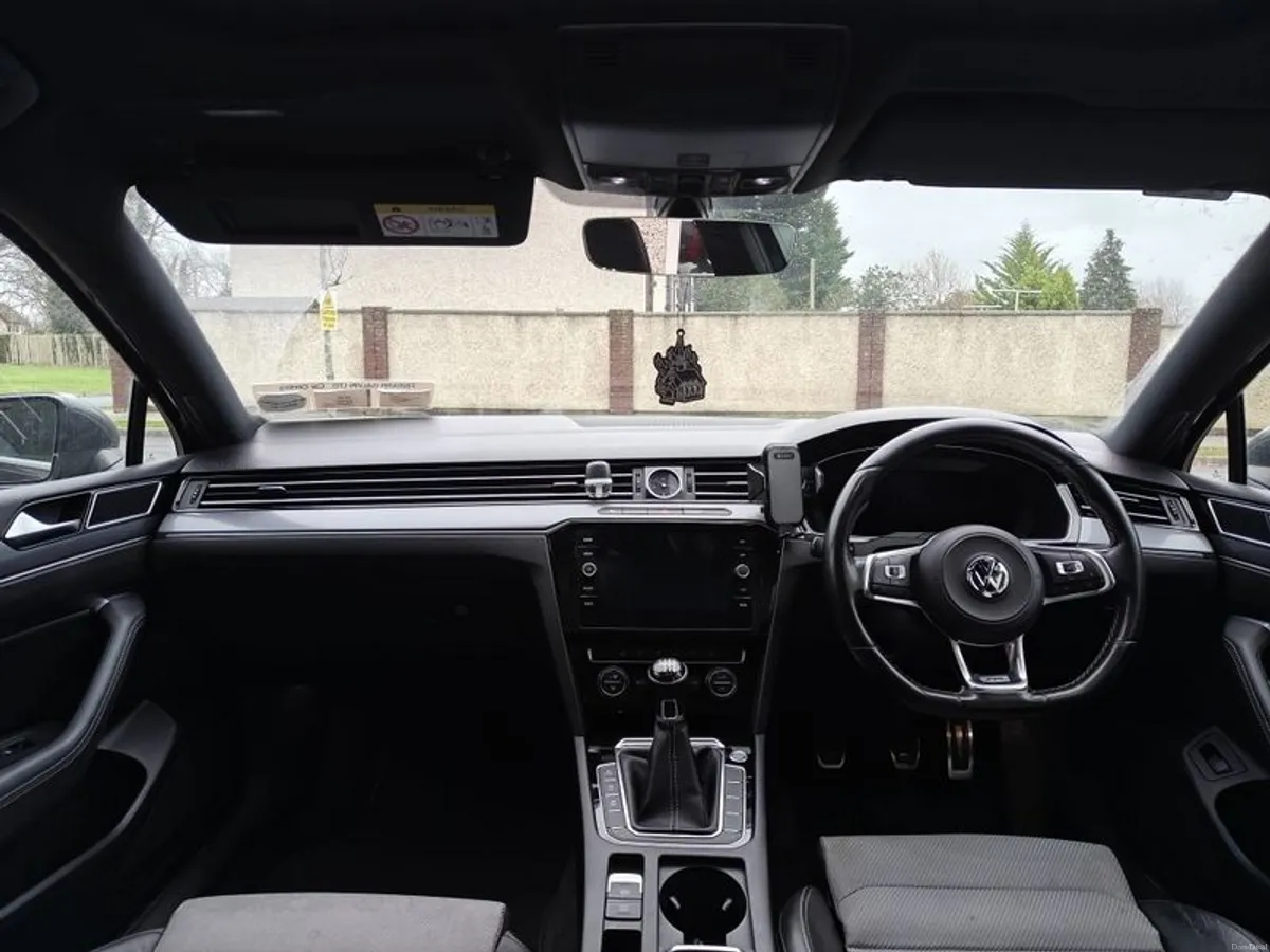 Volkswagen Passat R-Line - Image 4