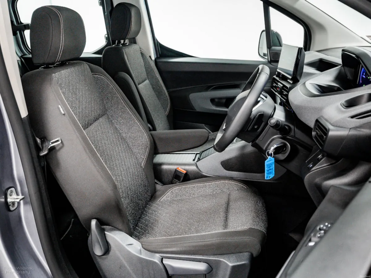 Peugeot Rifter E-Allure 50kWh Auto 136HP - 7 Seats - Image 3