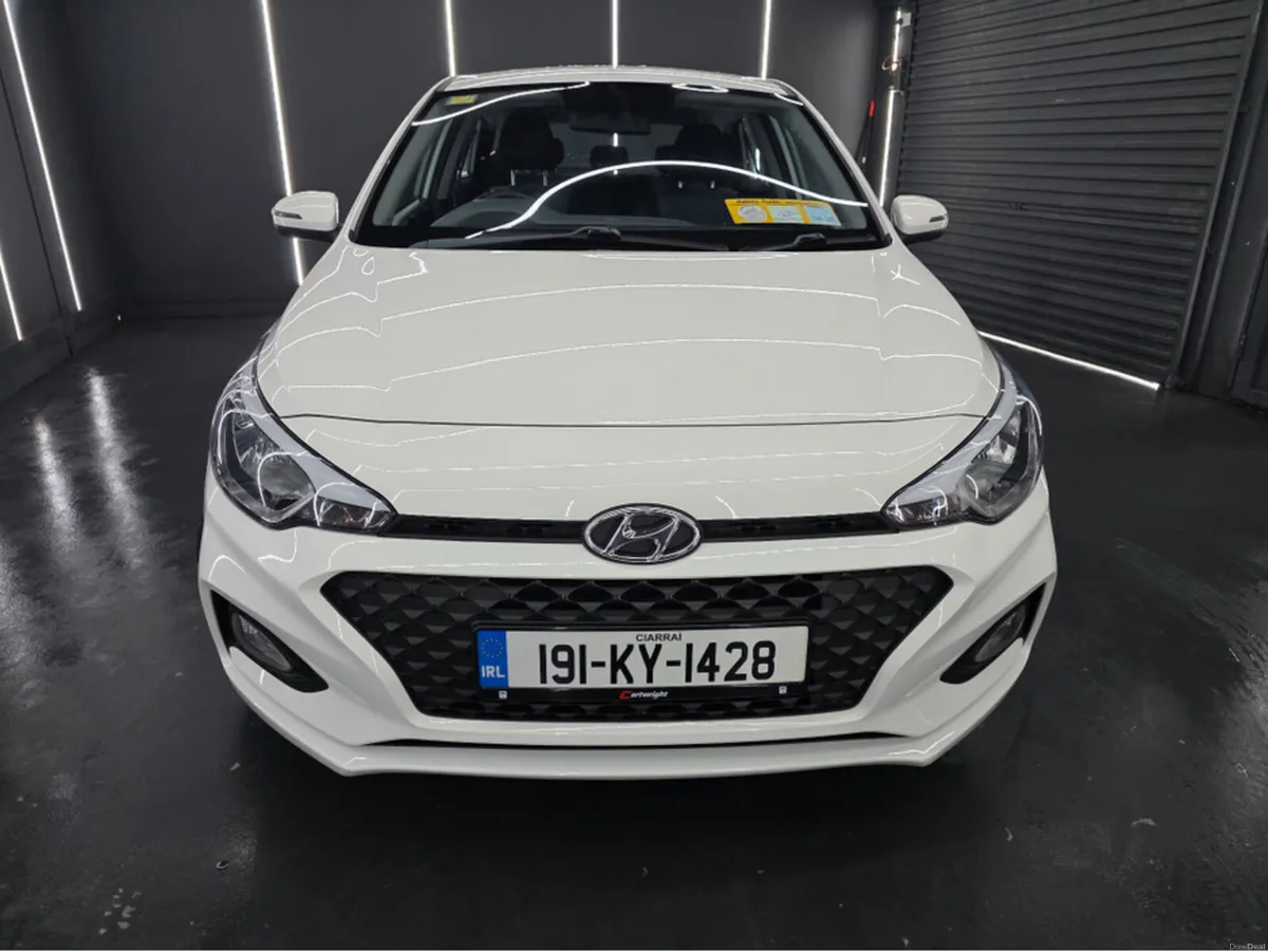 Hyundai i20 ACTIVE 5DR - Image 2
