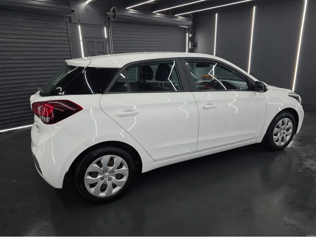 Hyundai i20 ACTIVE 5DR - Image 4