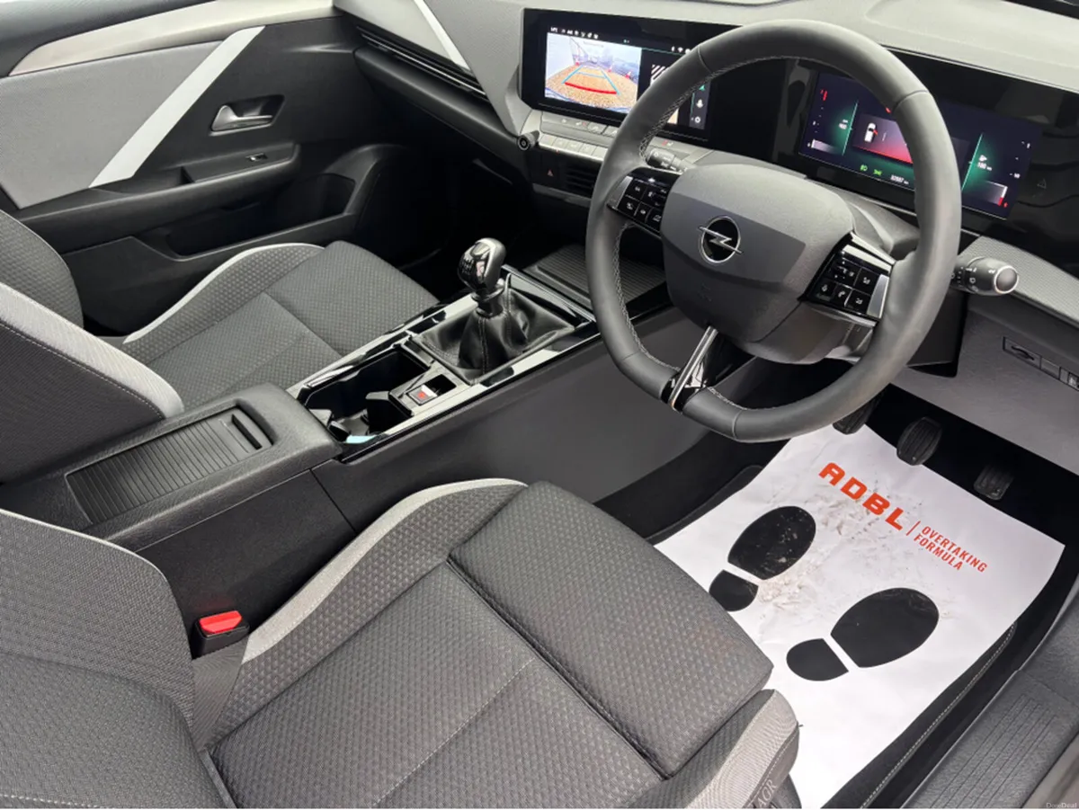 Opel Astra 5 DR HATCH-ELEG-1.2 110PS - Image 2