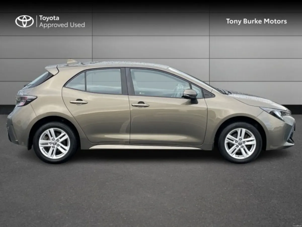 Toyota Corolla Hatchback 5dr Hybrid - Luna Edition - Image 3