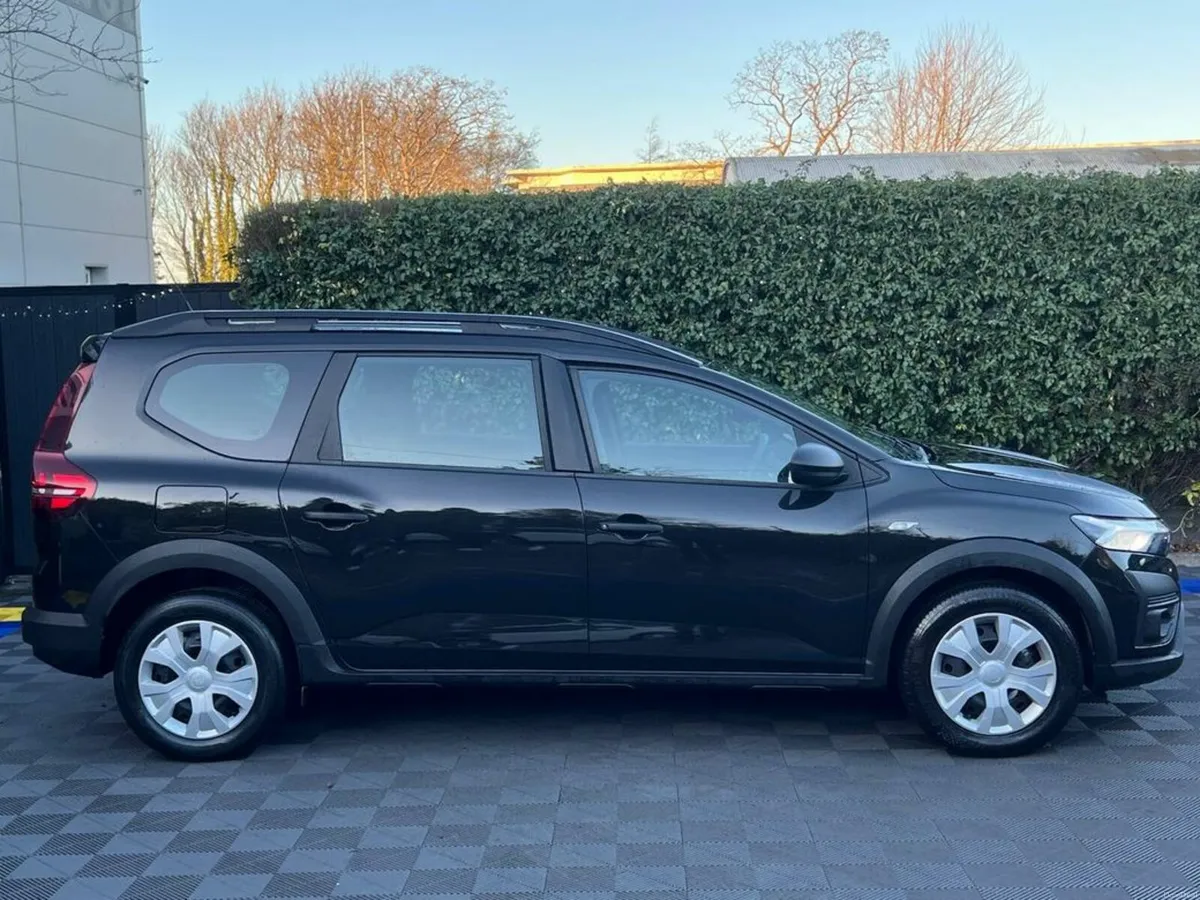Dacia Jogger ESSENTIAL 7-SEATER 1.0 TCE // PARKING - Image 2