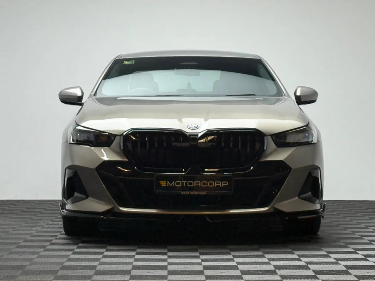 BMW 5-Series 530E M SPORT - Image 2