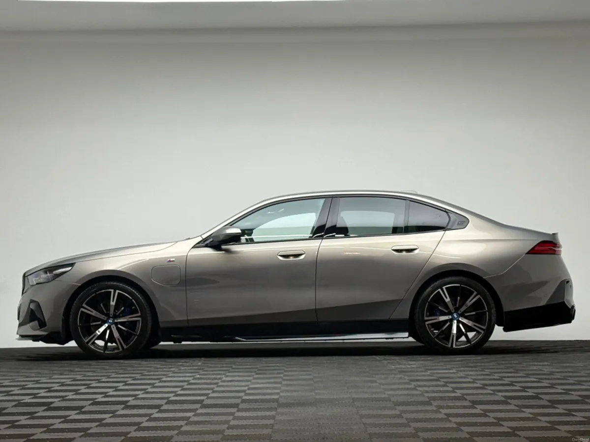 BMW 5-Series 530E M SPORT - Image 4