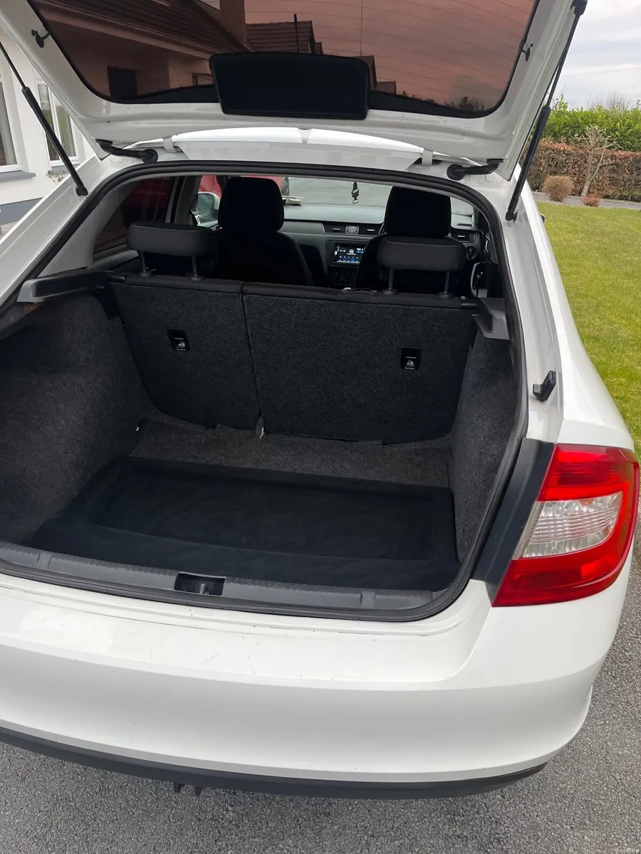 Skoda Rapid 2013 - Image 2