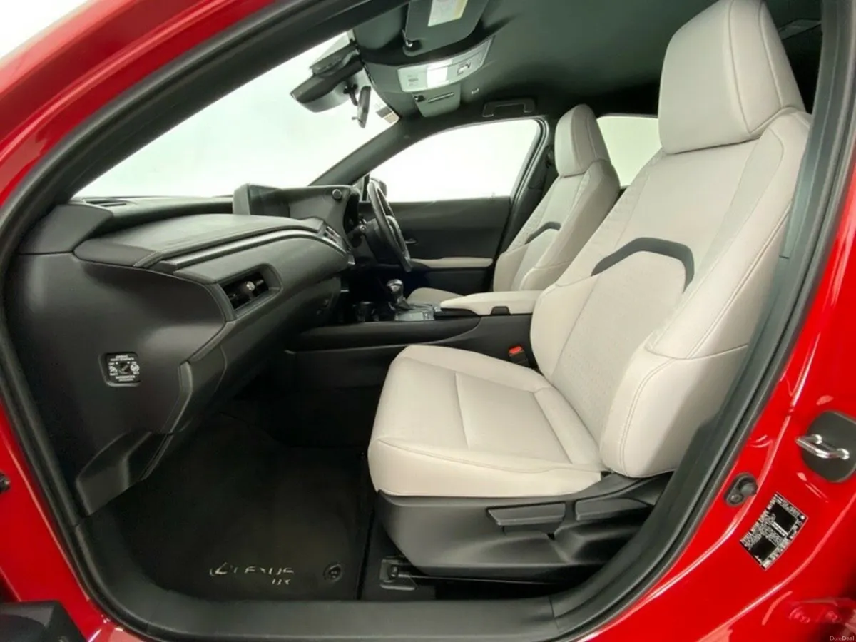 Lexus UX Dynamic - Image 2