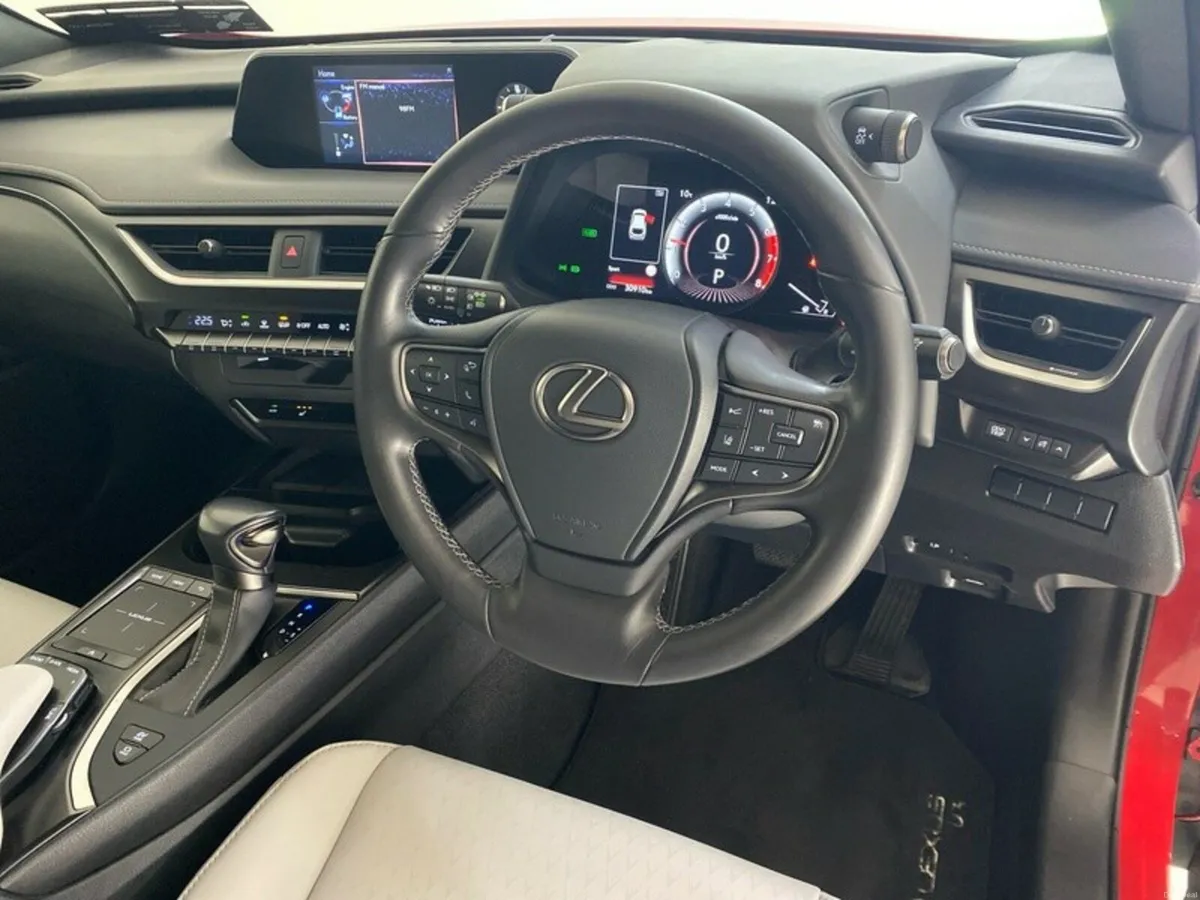 Lexus UX Dynamic - Image 6