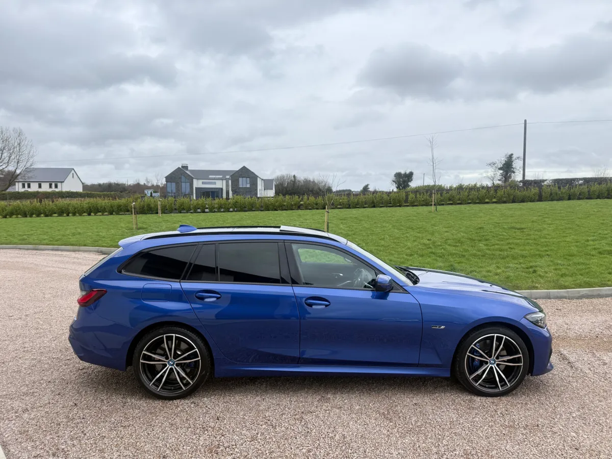 212 BMW 330E M - SPORT MASSIVE SPEC - Image 3
