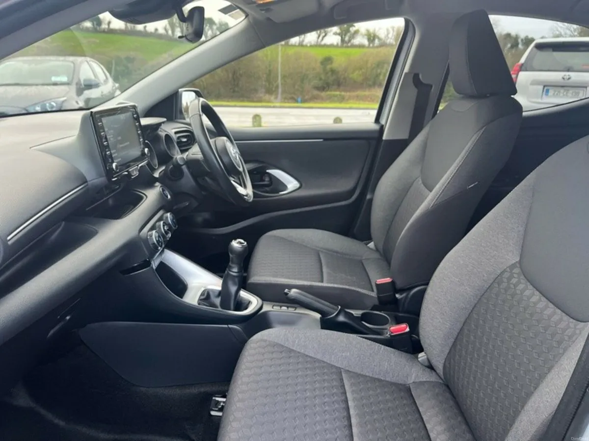 Toyota Yaris 1.0 LUNA SPORT 4DR - Image 6