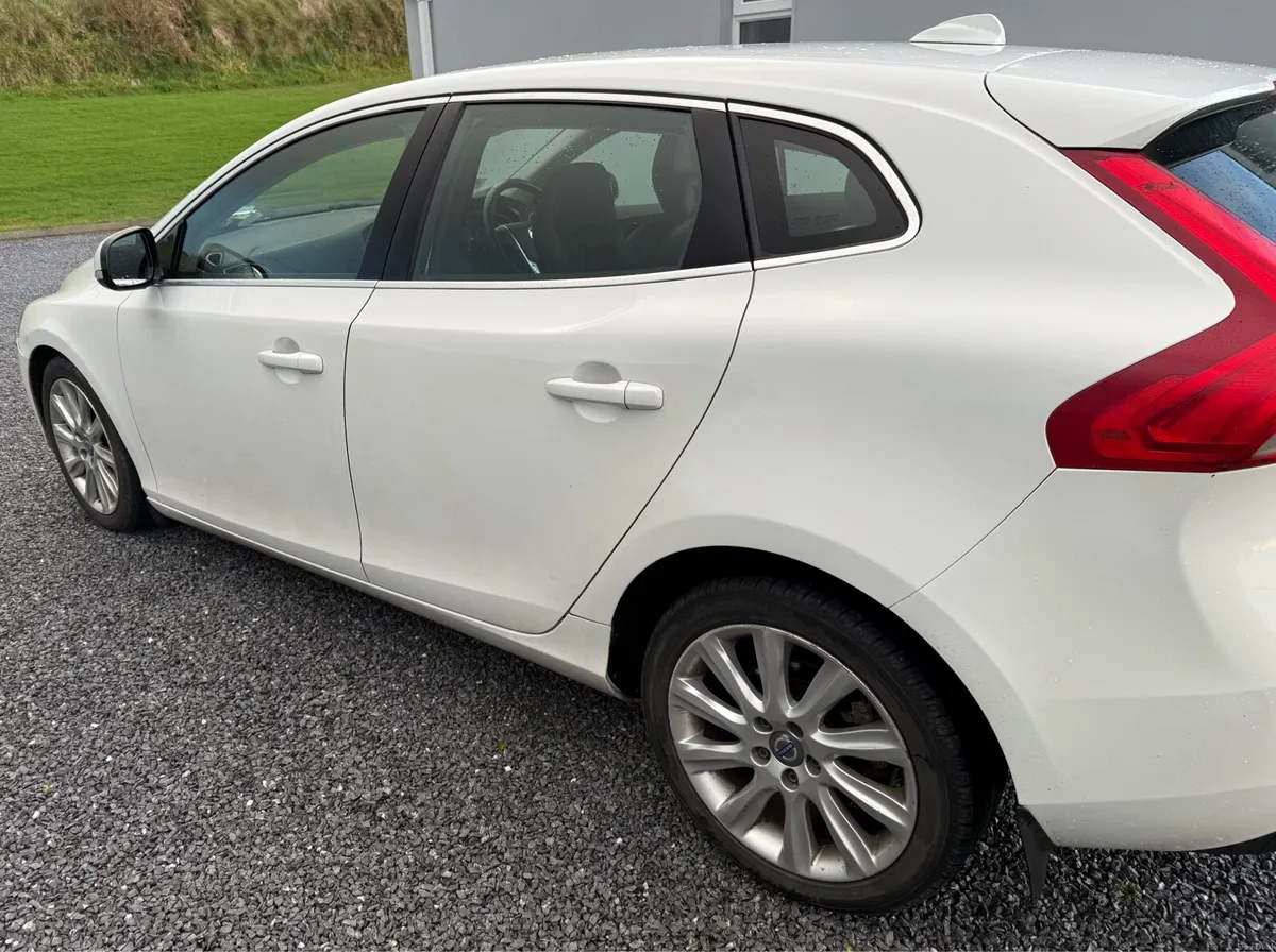 Volvo V40 - Image 4