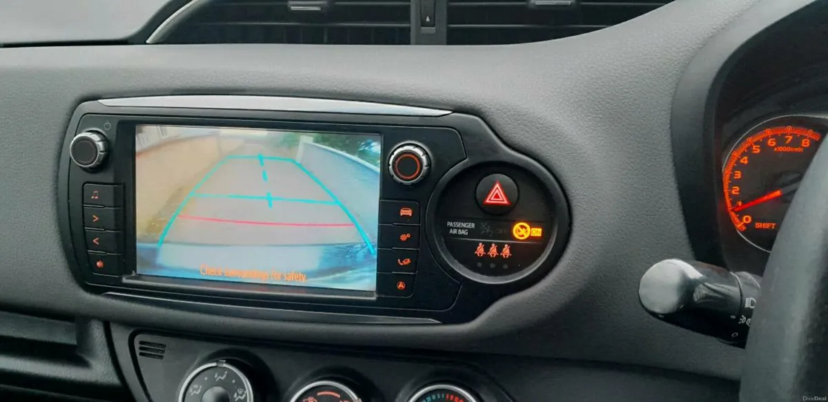 Toyota Yaris 2016 - Image 2