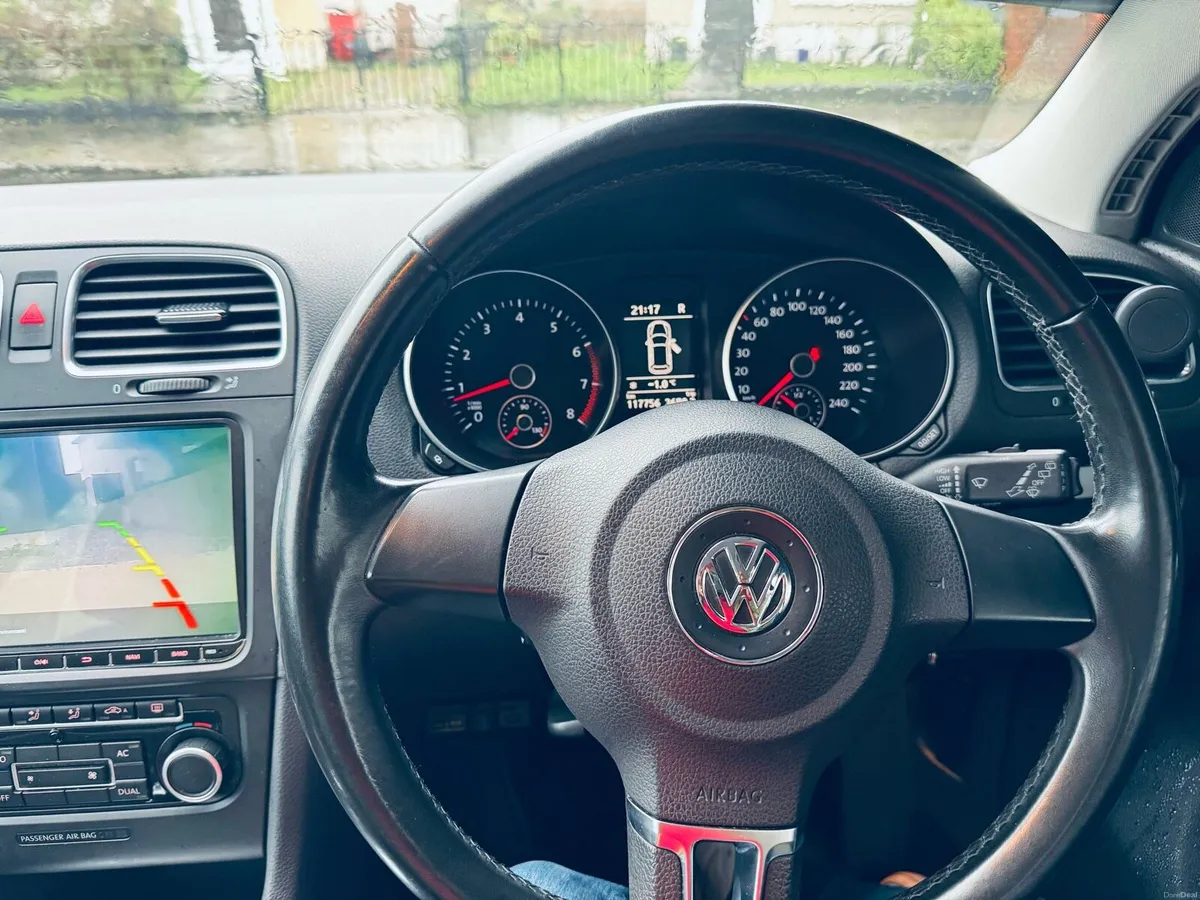 Volkswagen gold 2012 - Image 3