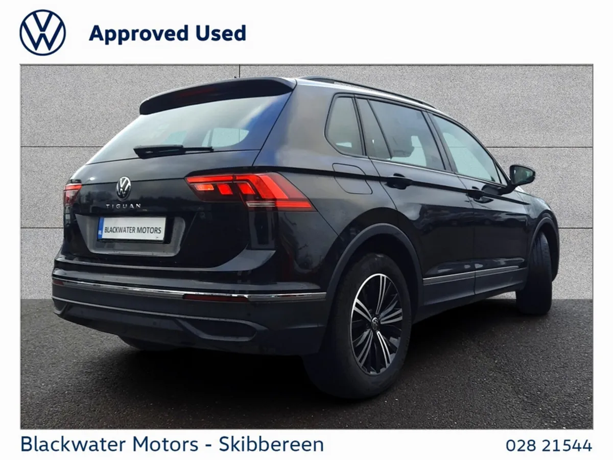 Volkswagen Tiguan 2.0TDI 122BHP LIFE WITH REAR VIE - Image 3