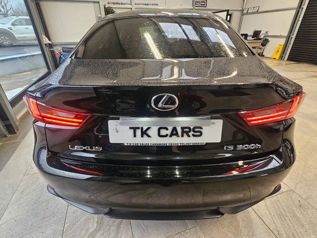 15 LEXUS IS-300 H EXECUTIVE HYBRID - Image 4