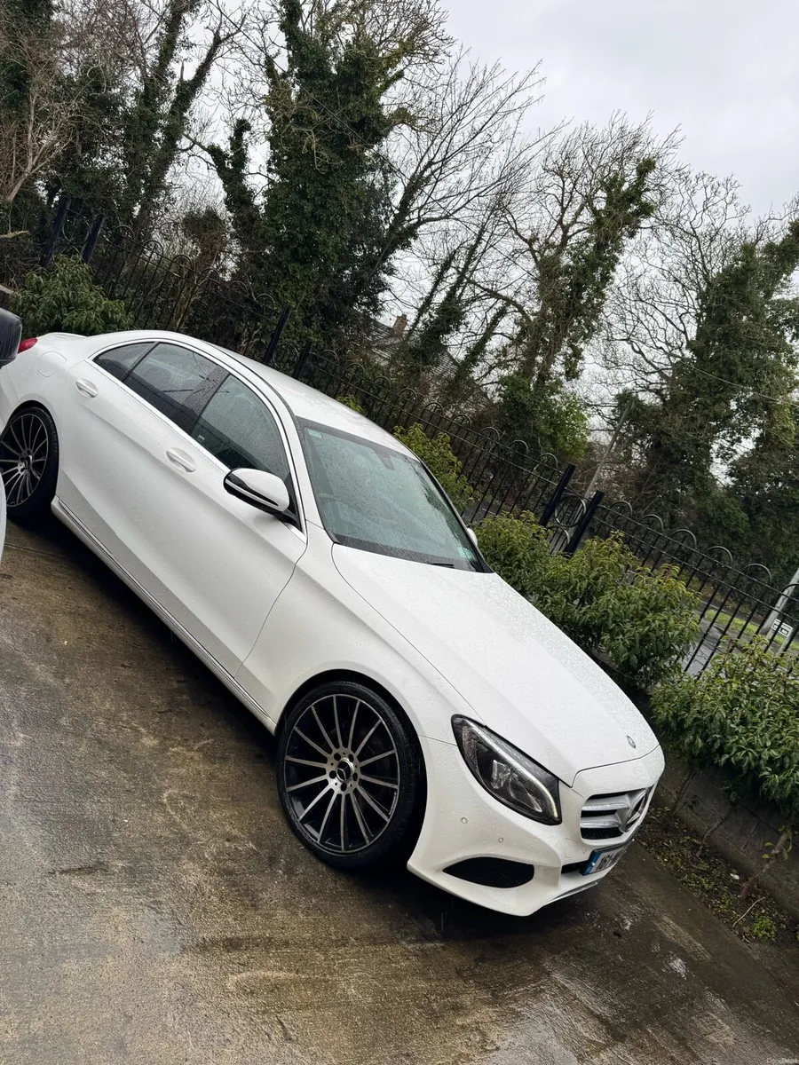 Mercedes benz - Image 1