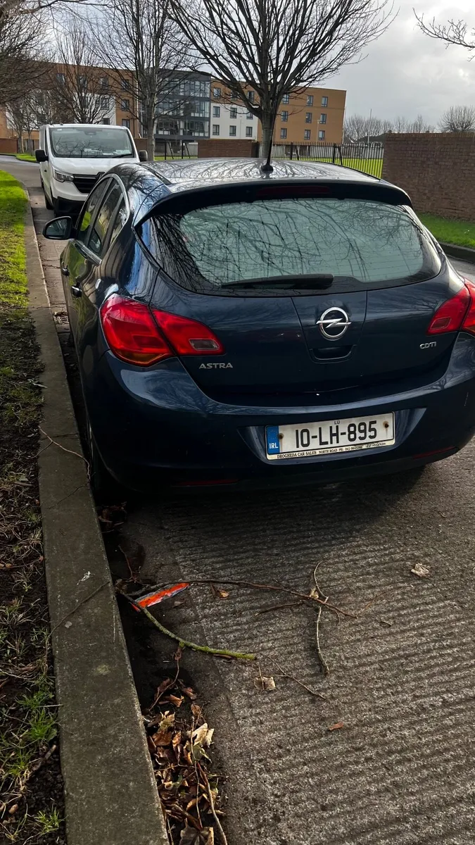 Opel Astra 2010 - Image 4