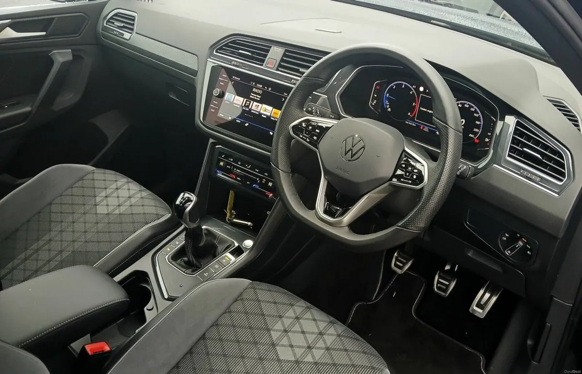 Volkswagen Tiguan R-Line 2.0 TDI 150HP **REAR VIEW - Image 4