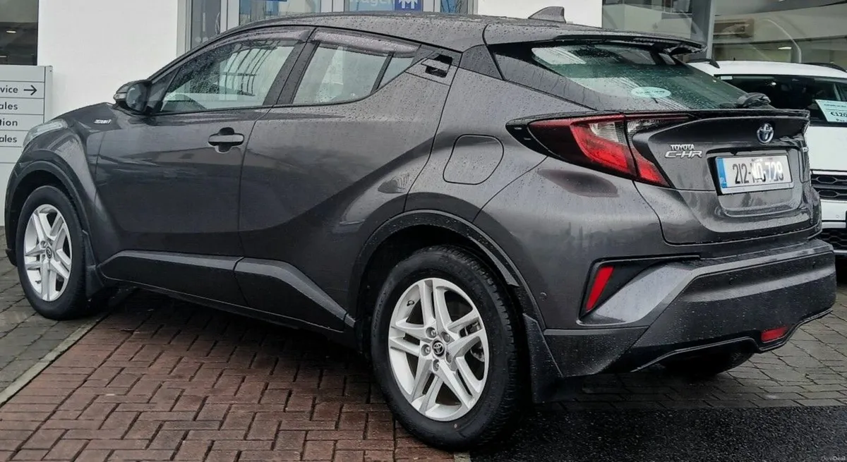 Toyota C-HR 1.8 HYBRID LUNA **AUTOMATIC, REAR VIEW - Image 3