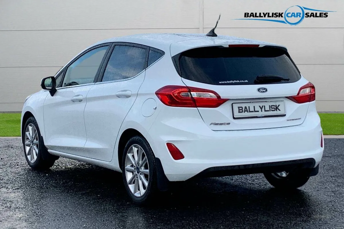 Ford Fiesta 1.0T 100PS Titaniumin White with 25K + - Image 2