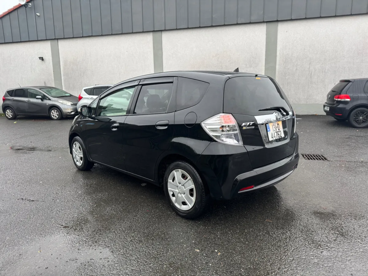 Honda Fit 1.3 Hybrid Automatic - Image 4