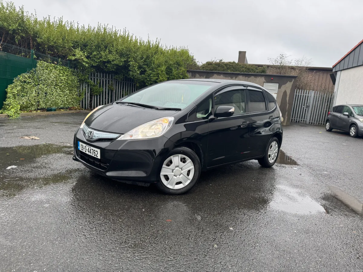 Honda Fit 1.3 Hybrid Automatic - Image 2