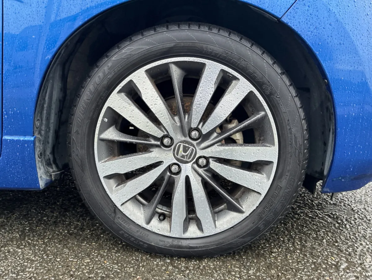 Honda Fit 1.5L Petrol Hybrid Automatic RS - Image 5