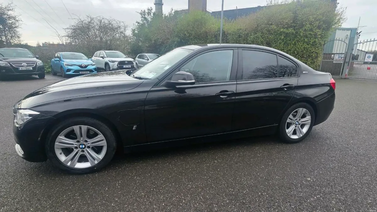 BMW 330 2.0 Petrol Plug_in Hybrid - Image 4