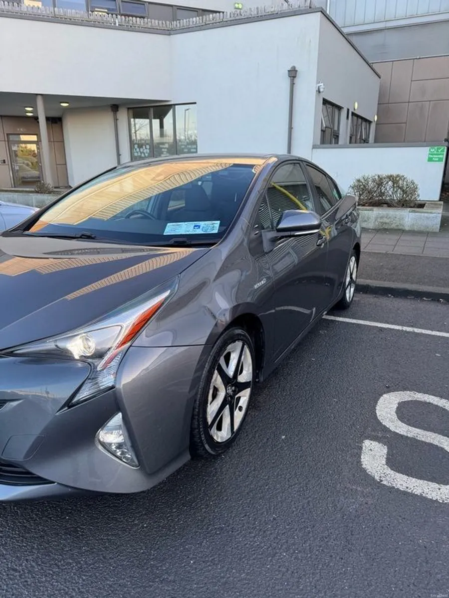 Toyota Prius 2017 - Image 3