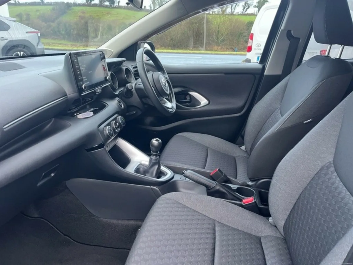 Toyota Yaris YARIS 1.5 LUNA SPORT - Image 6