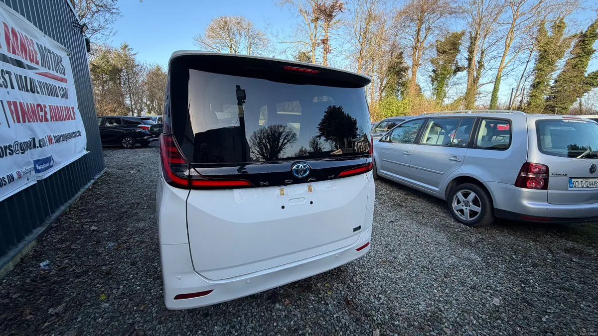 Toyota Noah 2022 - Image 4
