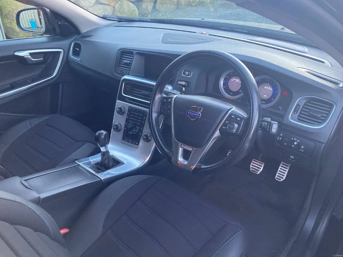 Volvo V60 2012 - Image 2