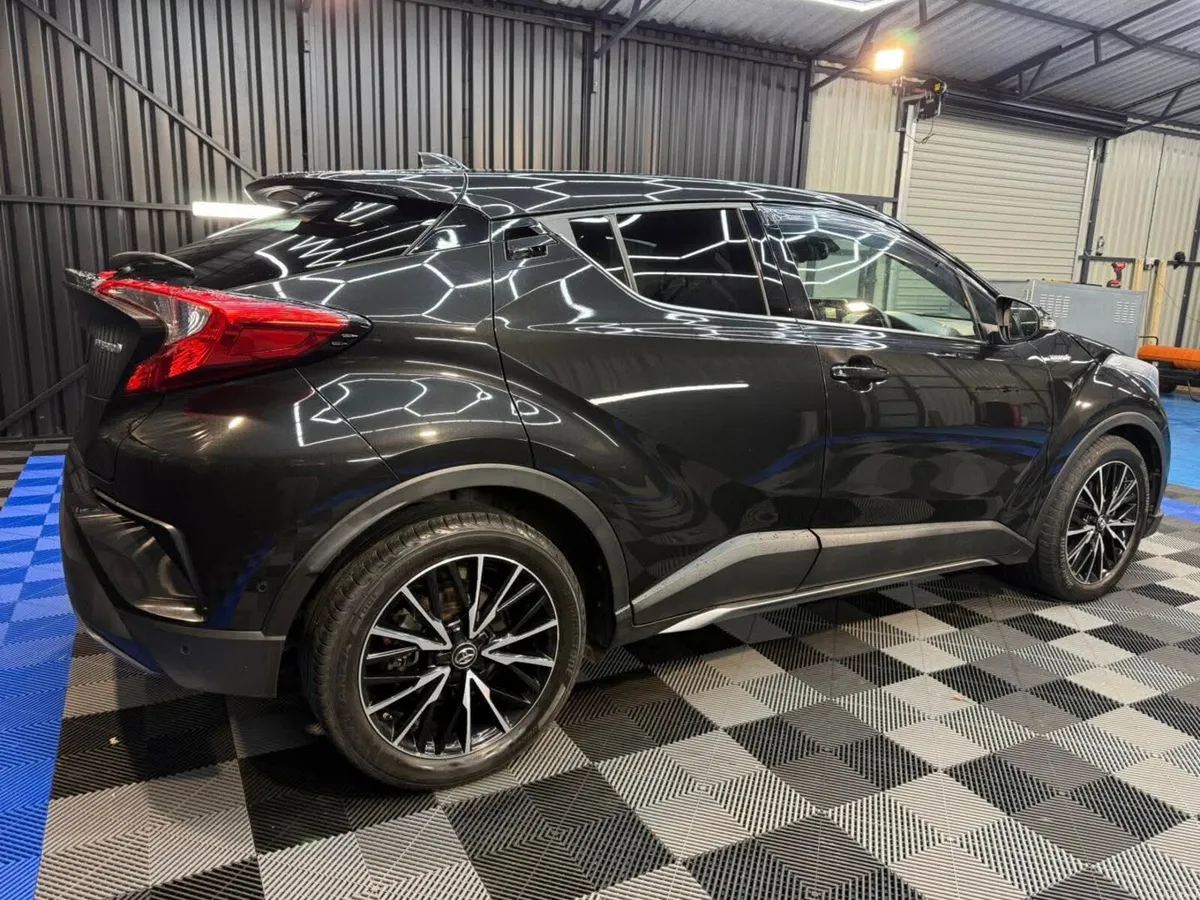Toyota C-HR 1.8 Hybrid Excel 5dr vCVT
 €16650 - Image 3