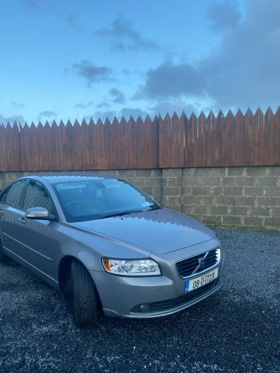 Volvo S40 - Image 1