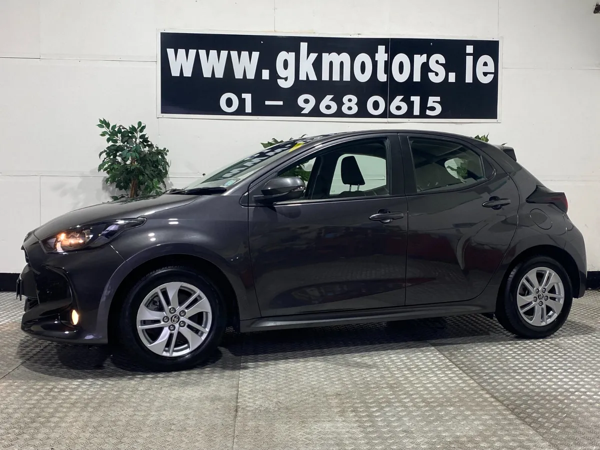 Toyota Yaris 2023//HYBRID ///AUTO/// - Image 3