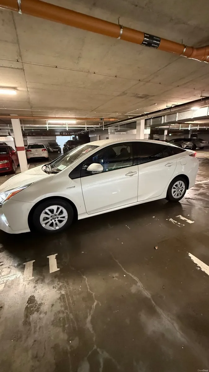 Toyota Prius 2018 - Image 1
