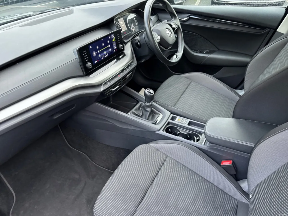 Skoda Octavia AMBITION 2.0 TDI 115HP 5DR - Image 3