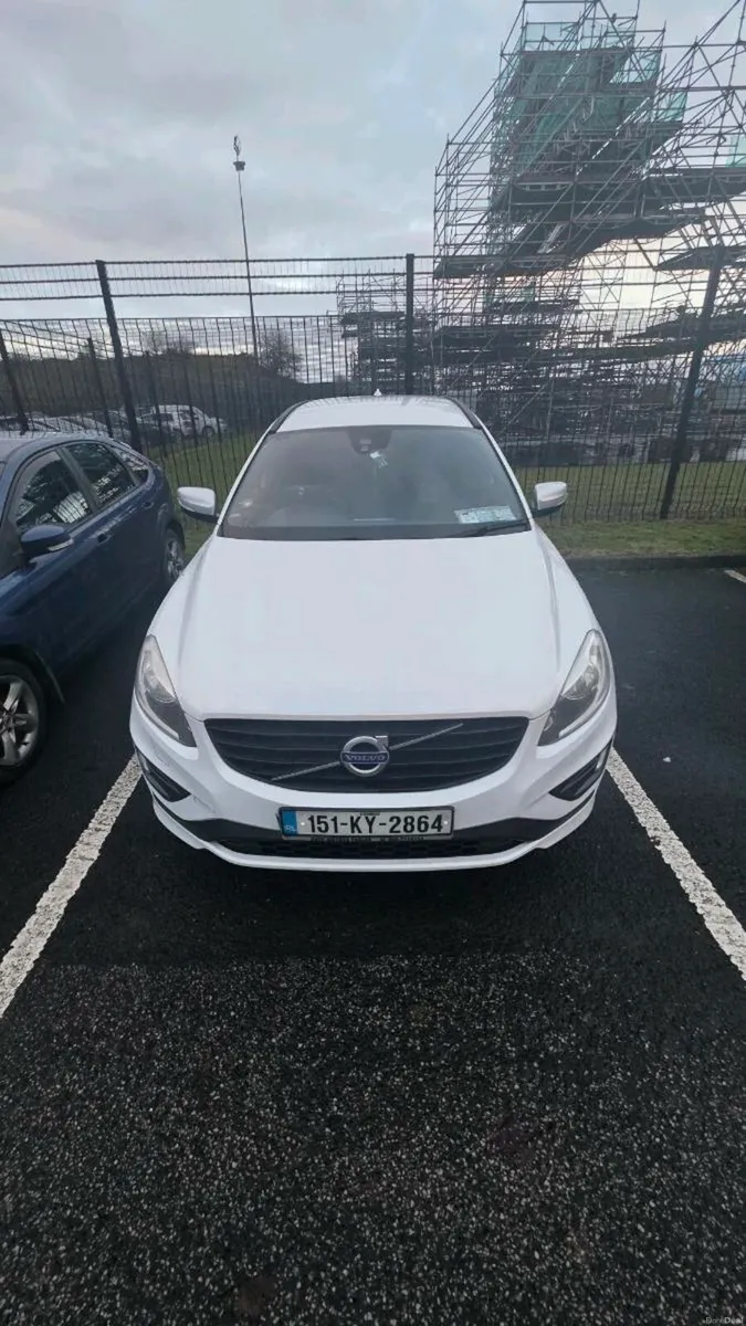 2015 Volvo XC60 R Design - Image 2