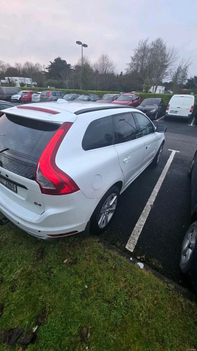 2015 Volvo XC60 R Design - Image 4